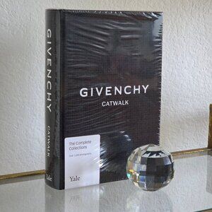 Givenchy Catwalk : The Complete Collections